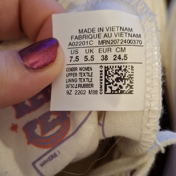 NEW Converse Chuck 70 Floral Embroidery Desert Sand - Picture 3 of 6